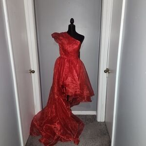 Elegant Red Ball Dress With Train